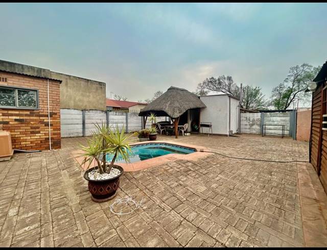2 BEDROOM HOUSE FOR SALE IN VANDERBIJLPARK CW 2